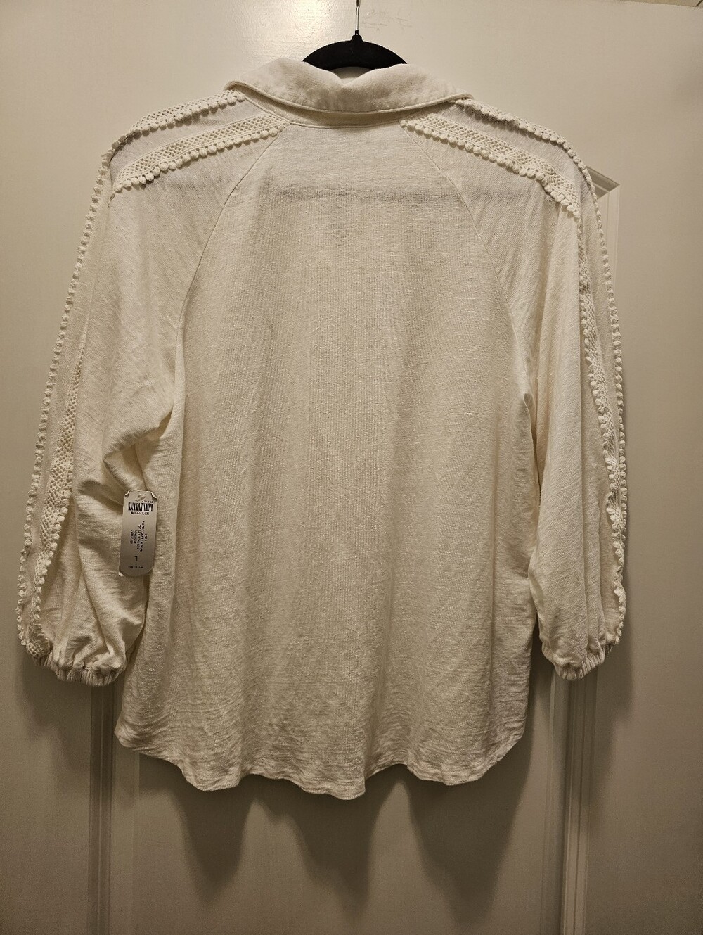 NWT Chico’s Size 1 M Alabaster Linen Button Down Shirt Crochet Trim - Picture 3 of 8
